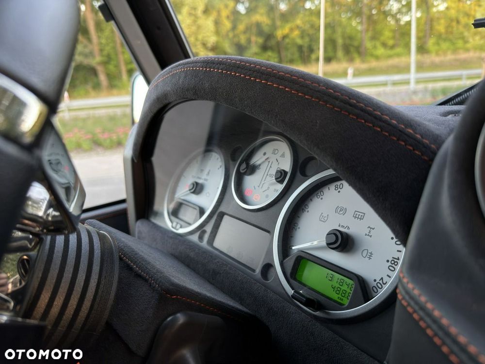 Land Rover Defender 2.4 TD4 SE - 28