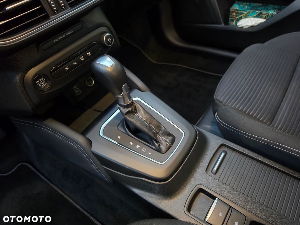 Ford Focus 1.0 EcoBoost Hybrid TITANIUM X - 19