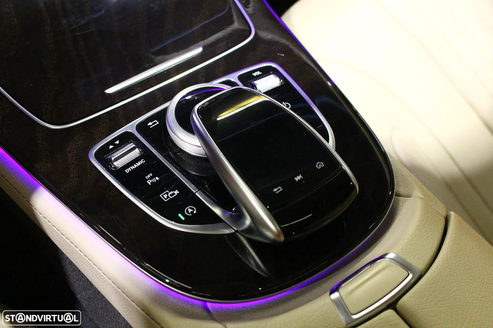 Mercedes-Benz CLS 300 d - 32