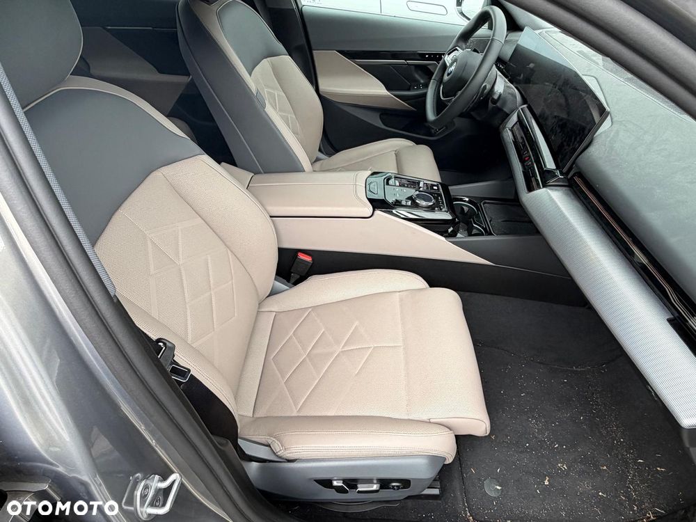 BMW Seria 5 540d xDrive - 10