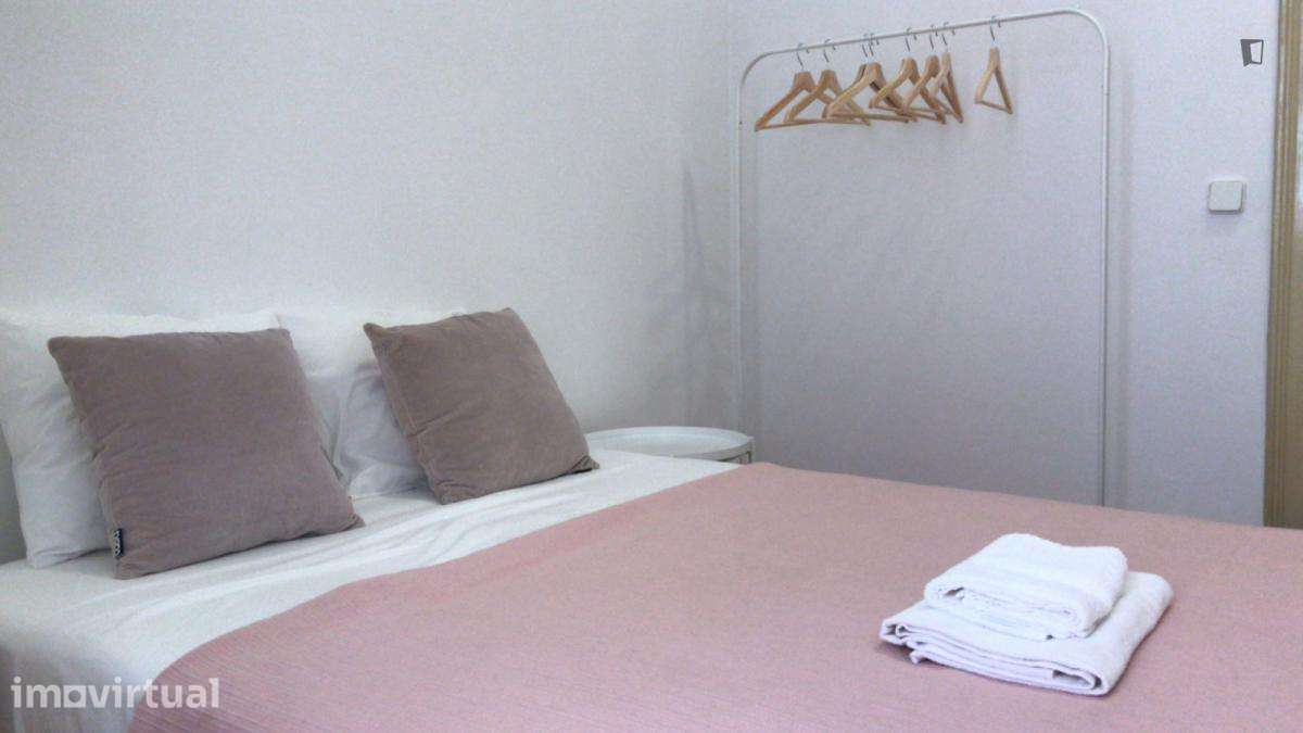 Quarto - localizado em Alameda Lisbon - Grande imagem: 2/13