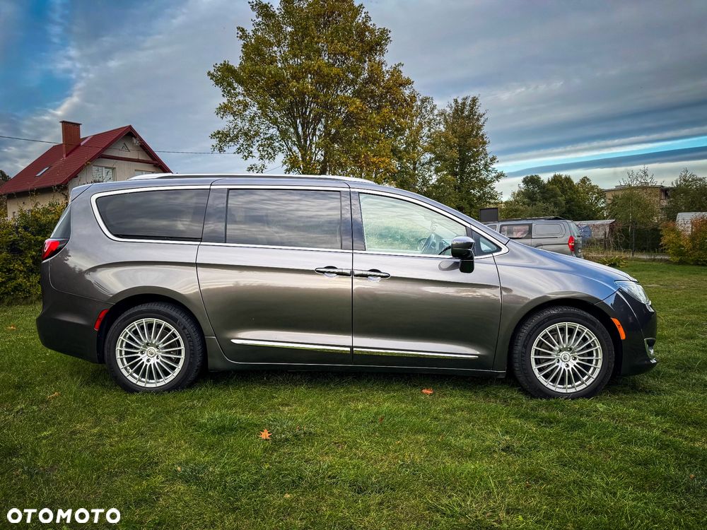Chrysler Pacifica - 5