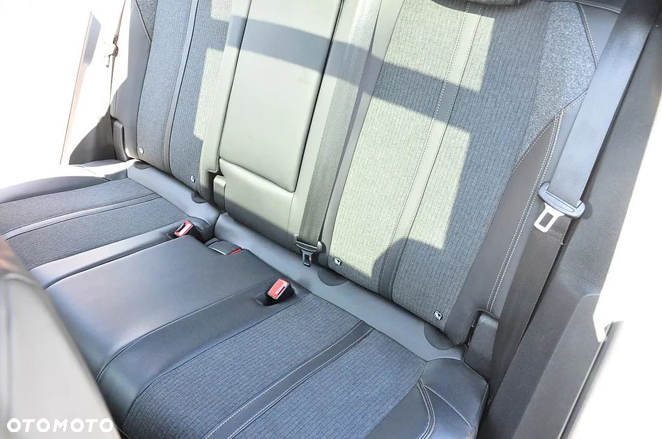 Peugeot 3008 1.6 BlueHDi Allure S&S EAT6 - 20