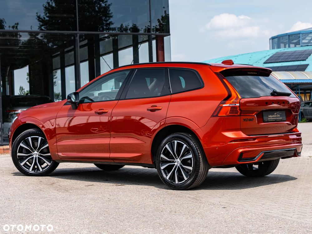 Volvo XC 60 B4 D AWD Plus Dark - 11