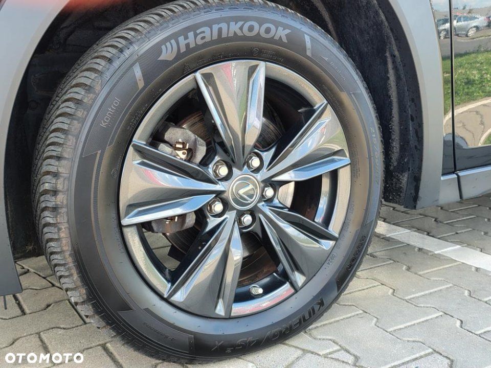 Lexus UX - 9
