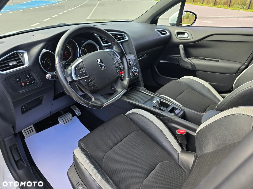 Citroën DS4 e-HDi 115 ETG6 Urban Show - 4