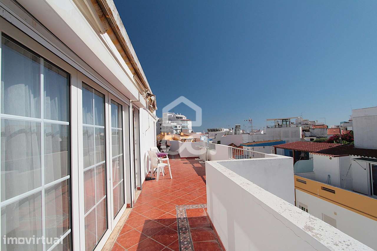 T1  com terraço panorâmico a 100 m da praia em Armação de Pêra - Grande imagem: 4/25