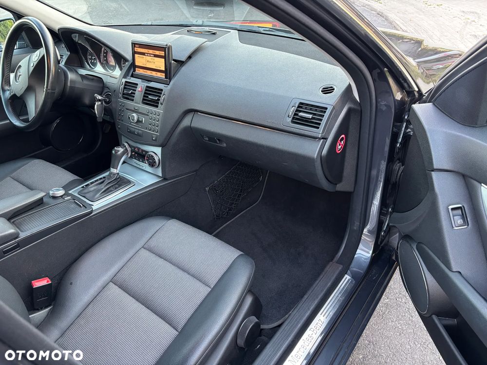 Mercedes-Benz Klasa C 200 T CGI Automatik BlueEFFICIENCY Avantgarde - 17