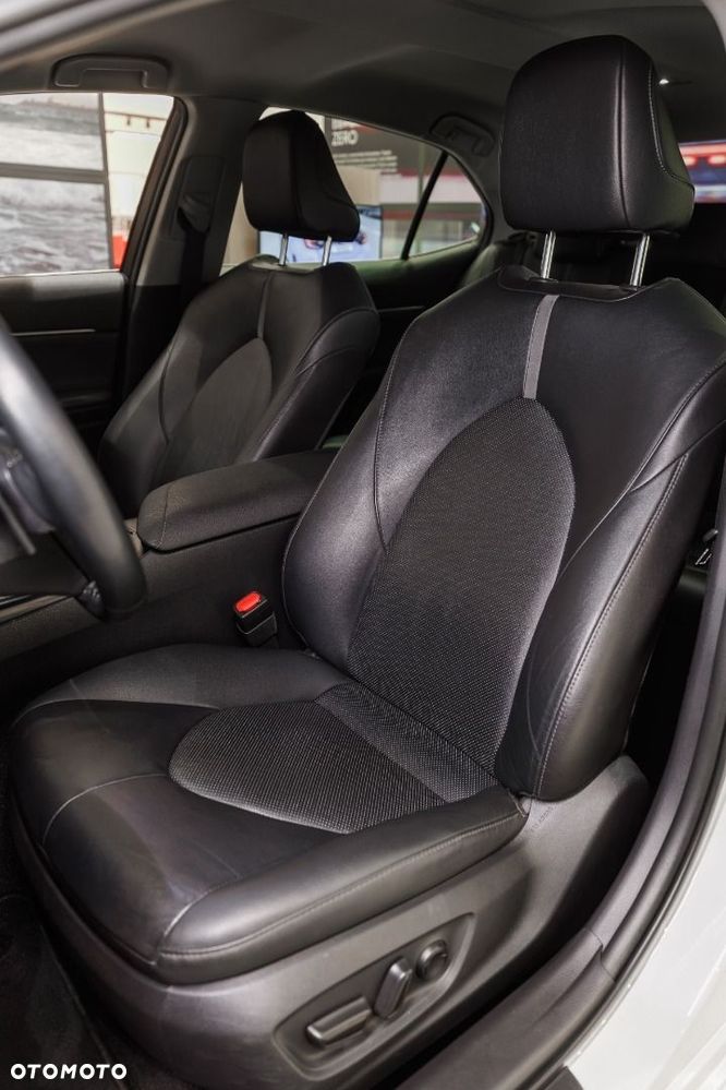Toyota Camry - 10