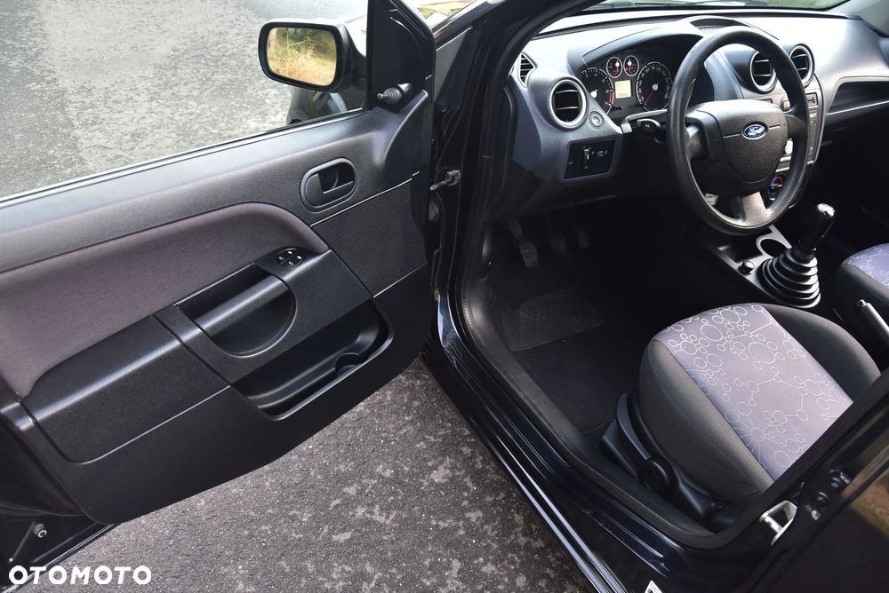 Ford Fiesta ver-1-3-black-magic - 27