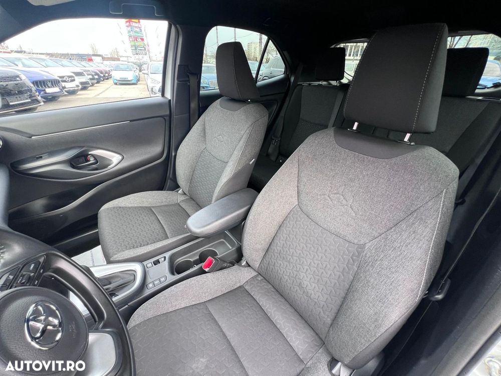 Toyota Yaris Cross 1.5 VVT-i HSD 4x2 Dynamic - 11