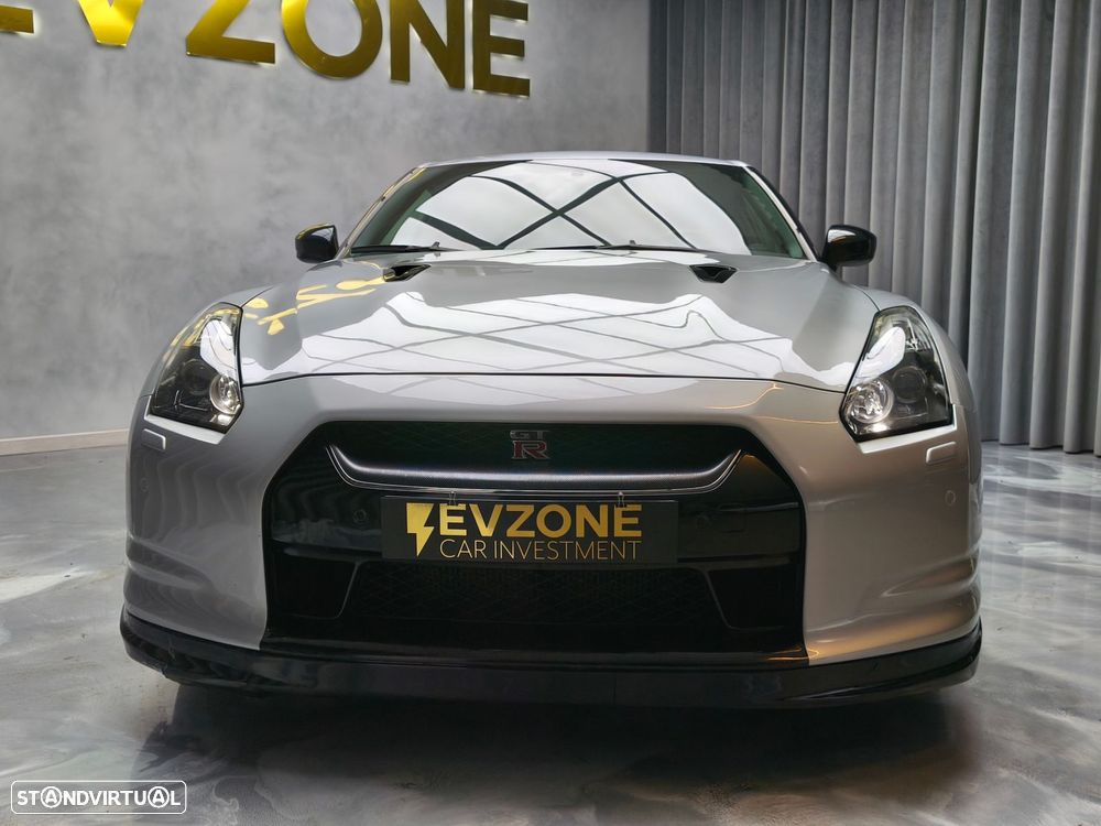 Nissan GT-R - 2