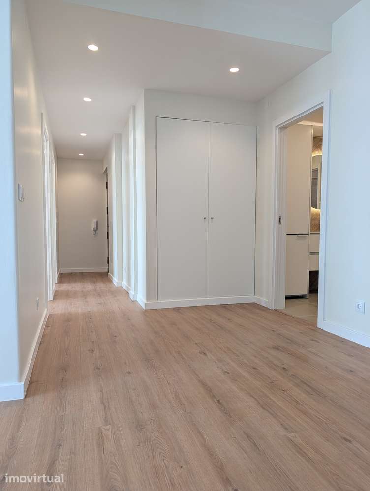 Apartamento T2 totalmente remodelado em Santa Engrácia - Grande imagem: 2/16