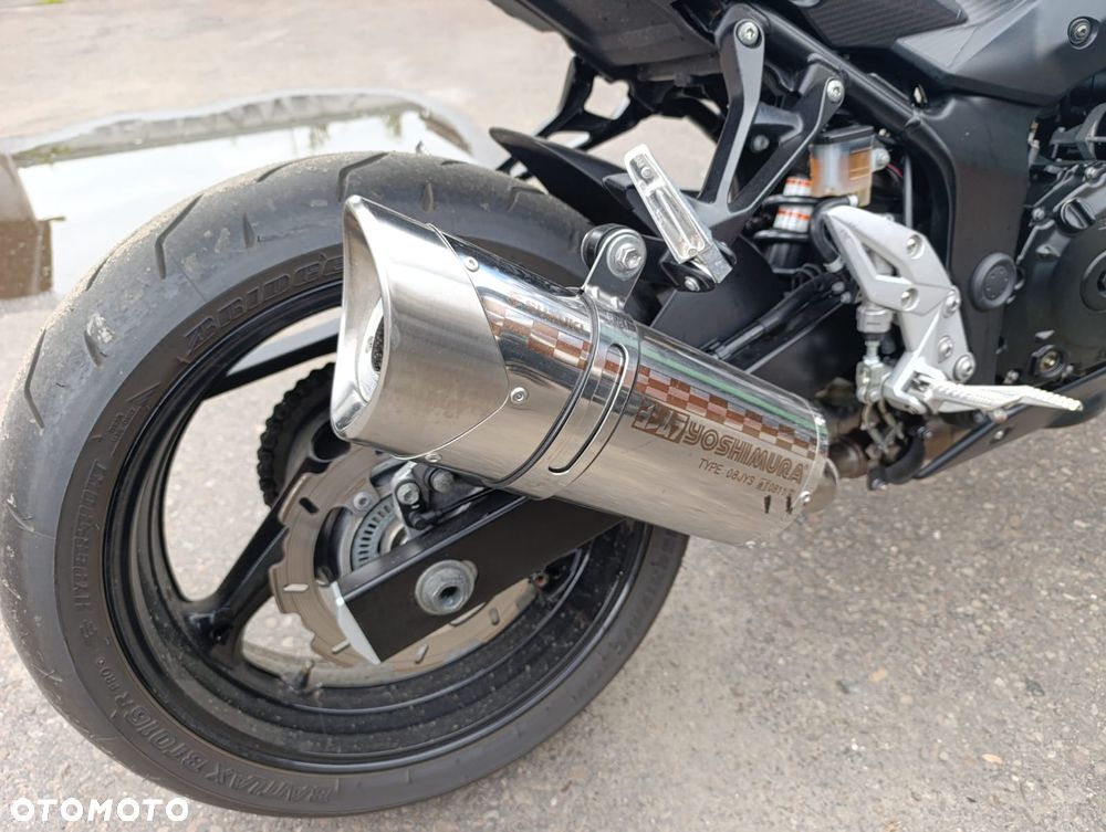 Suzuki GSR - 7