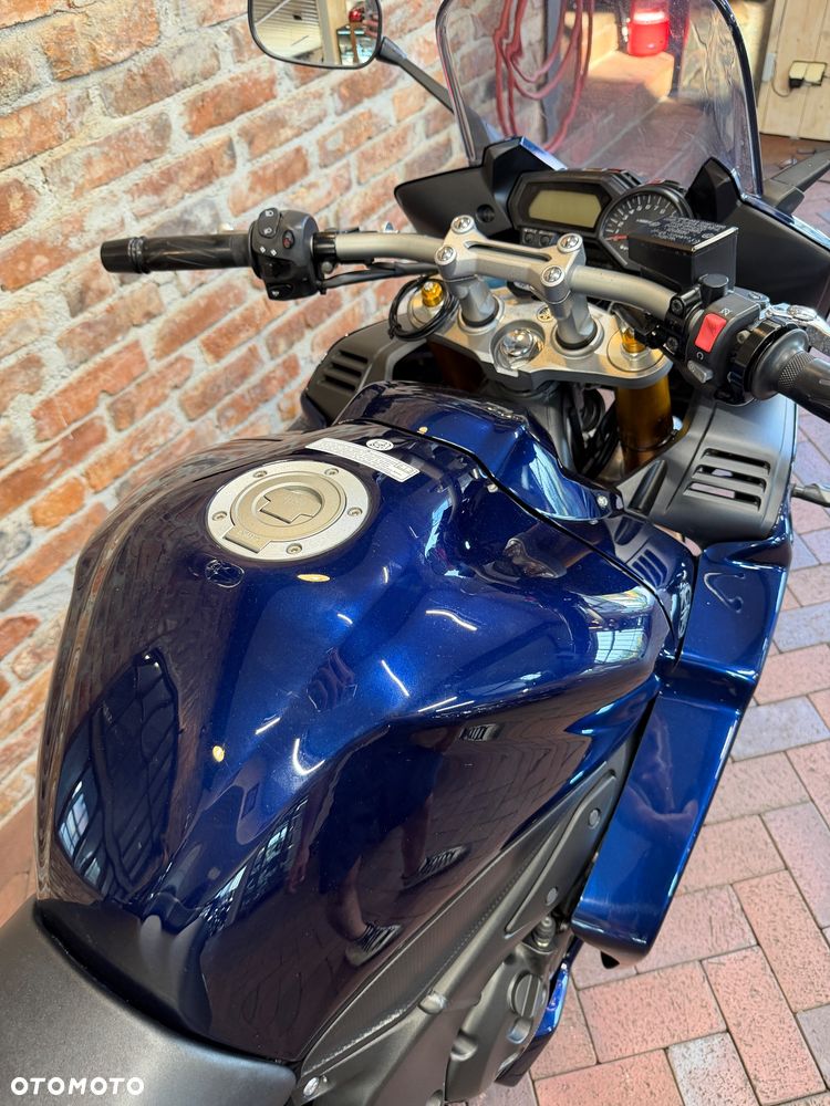 Yamaha FZ - 24