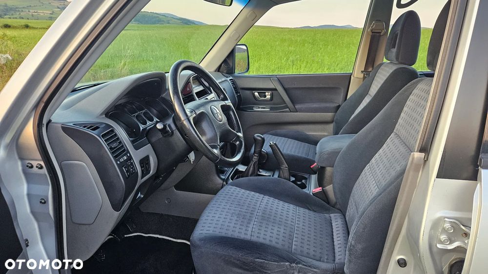 Mitsubishi Pajero - 8
