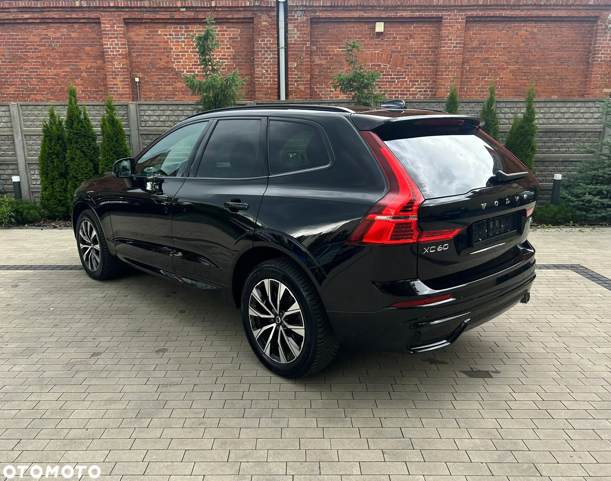 Volvo XC 60 B4 D AWD Plus Dark - 3