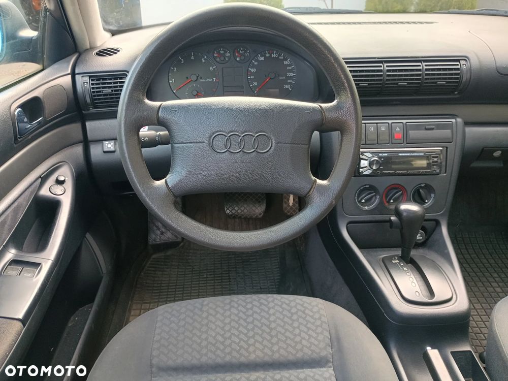 Audi A4 Limousine 1.8 - 33