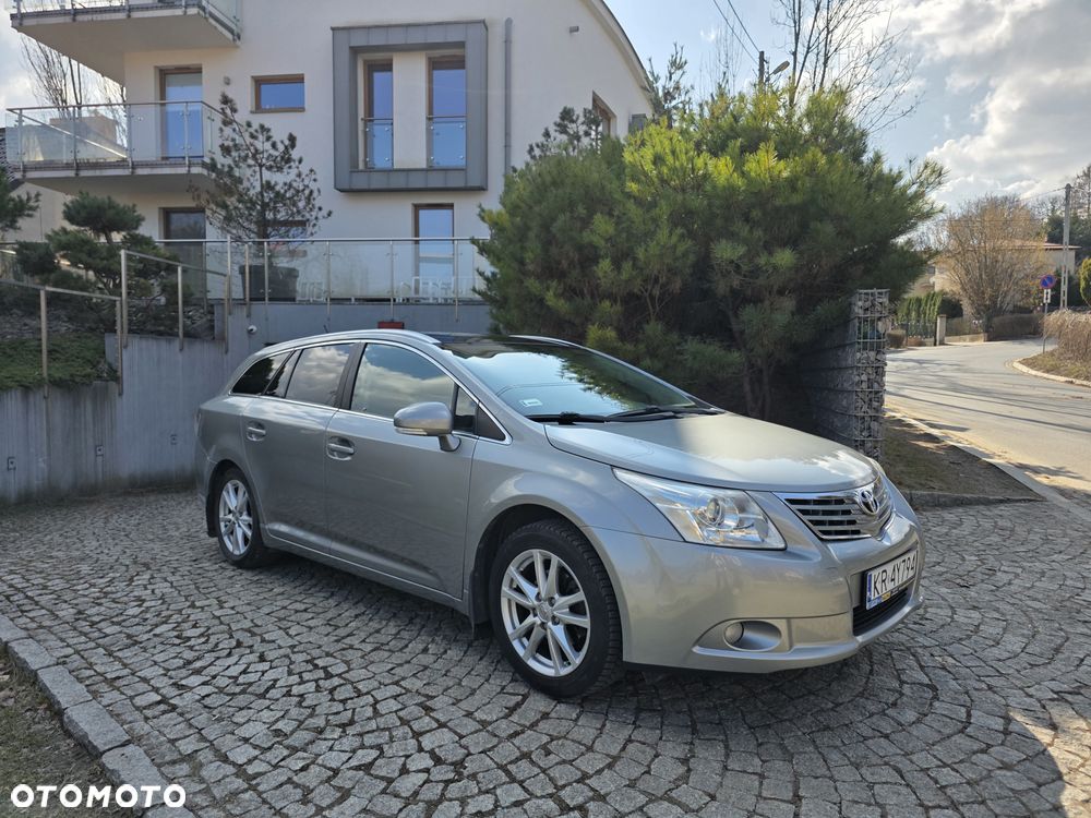Toyota Avensis 2.0 D-4D Sol Premium - 1