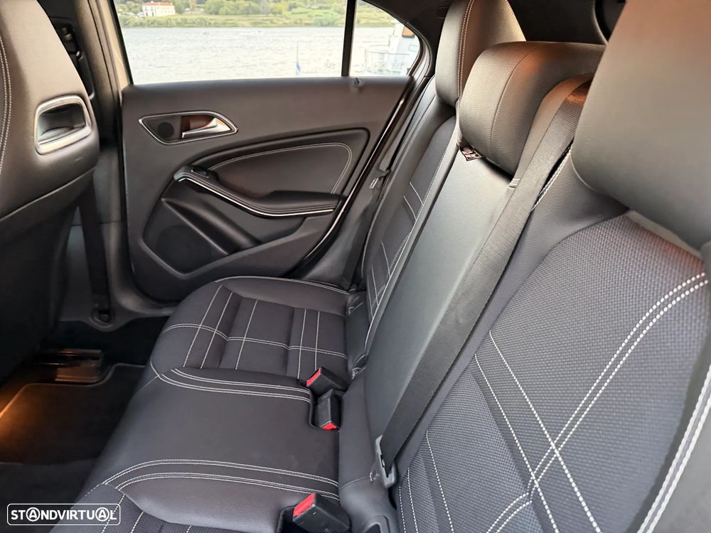 Mercedes-Benz A 200 CDI 4Matic 7G-DCT Urban - 17