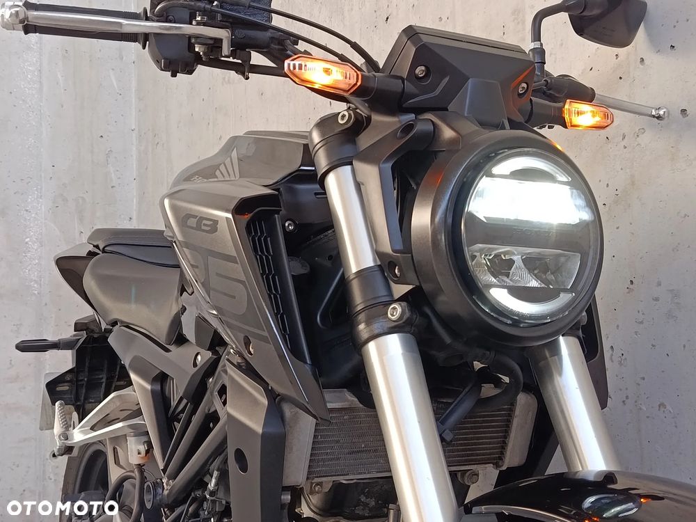 Honda CB - 16