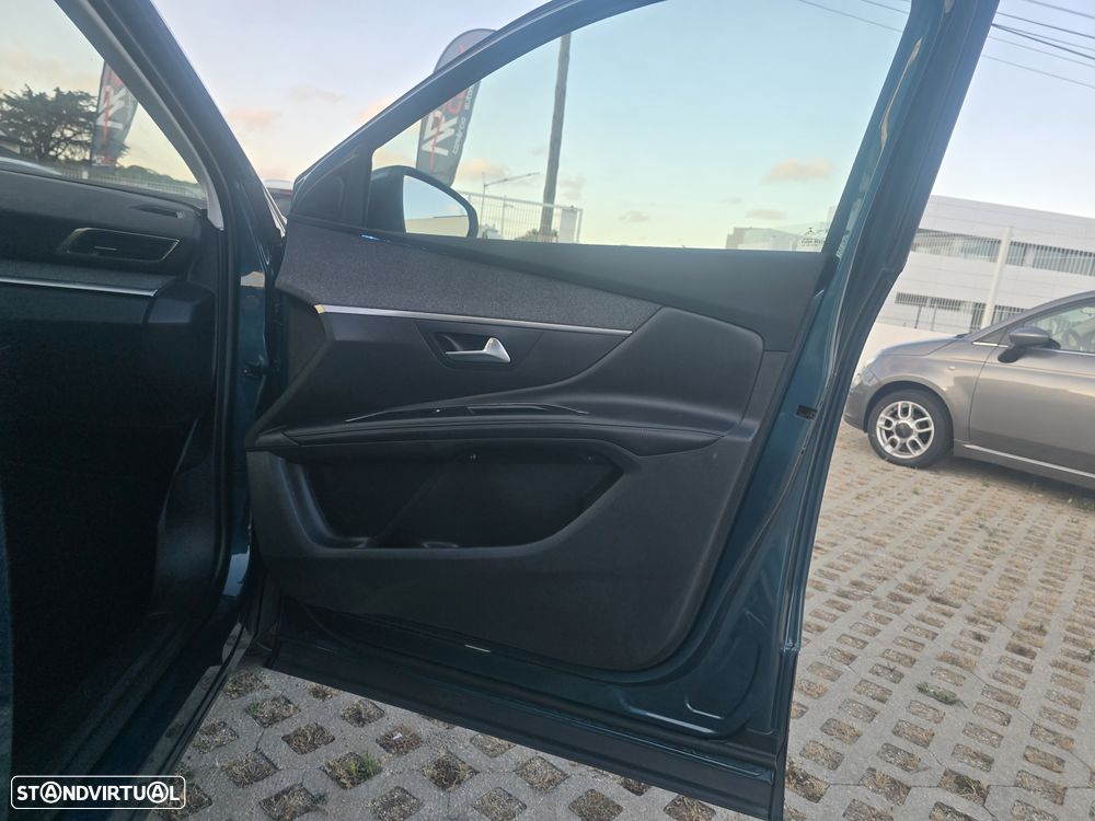 Peugeot 5008 1.5 BlueHDi Allure EAT8 - 52