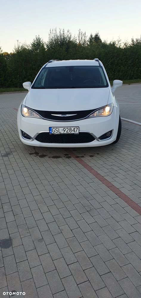 Chrysler Pacifica - 36