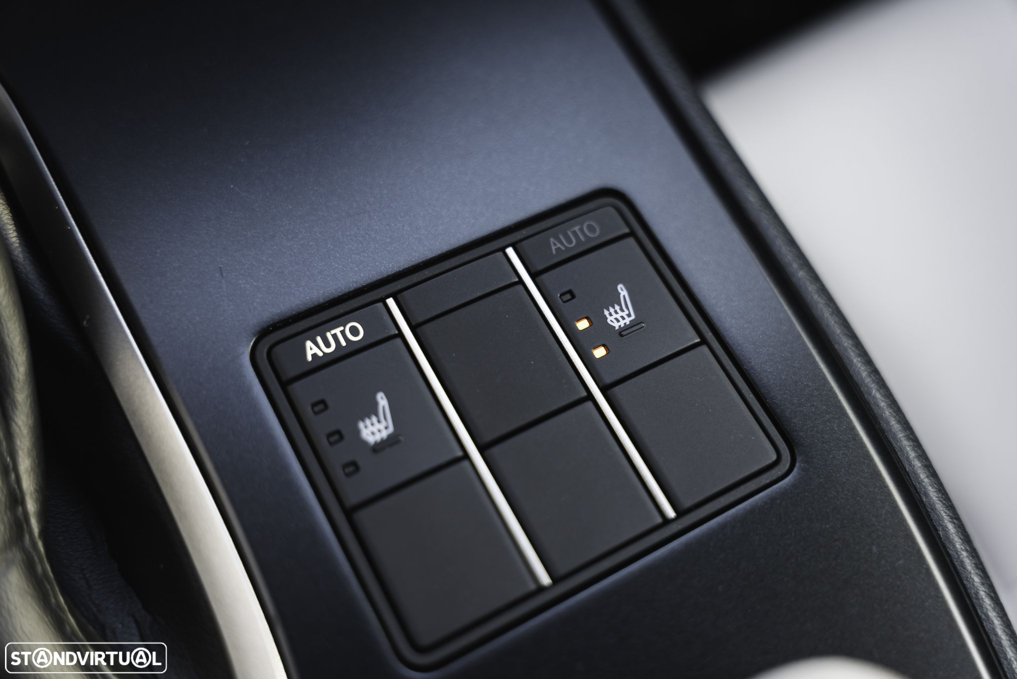 Lexus ux-250h - 33