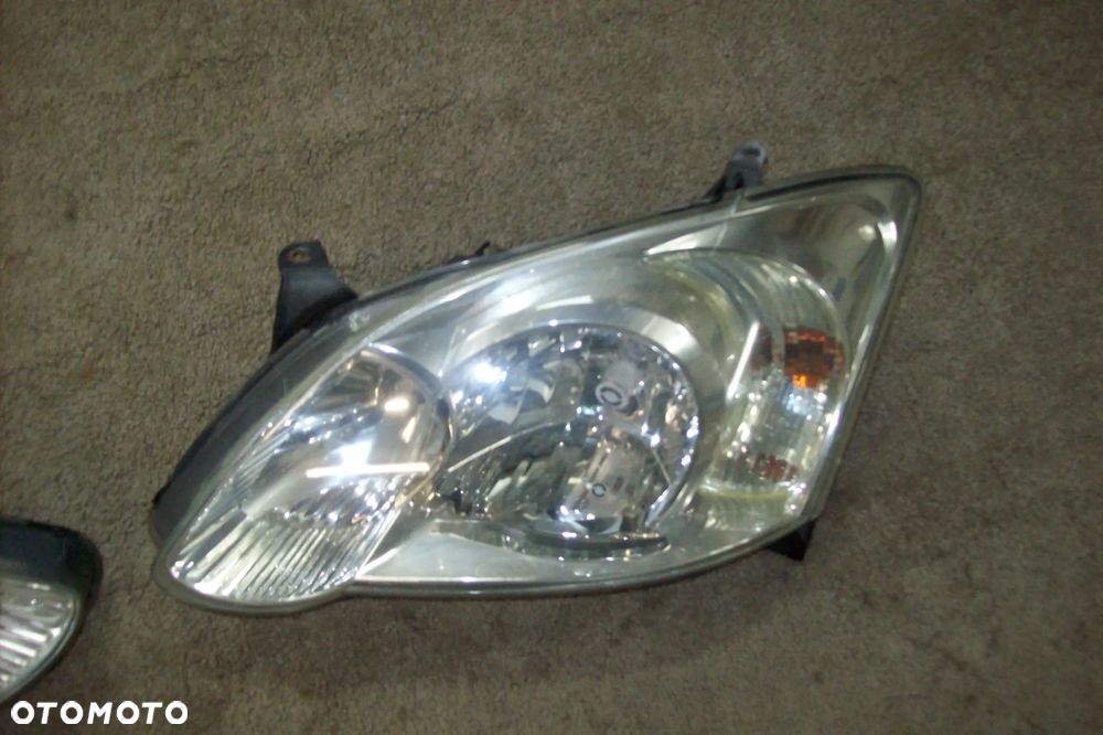LAMPA PRZEDNIA PRAWA TOYOTA COROLLA E-12 LIFT - 3