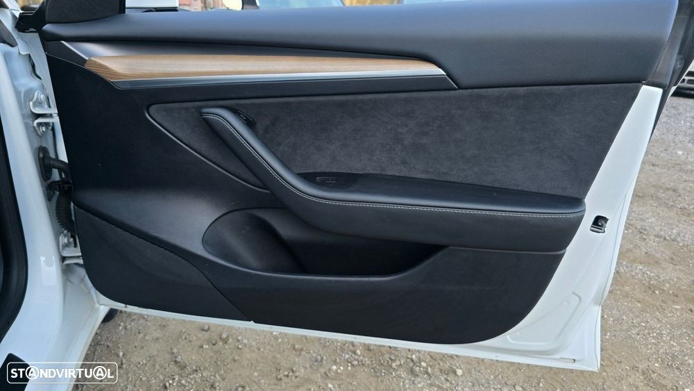 Tesla Model 3 - 55