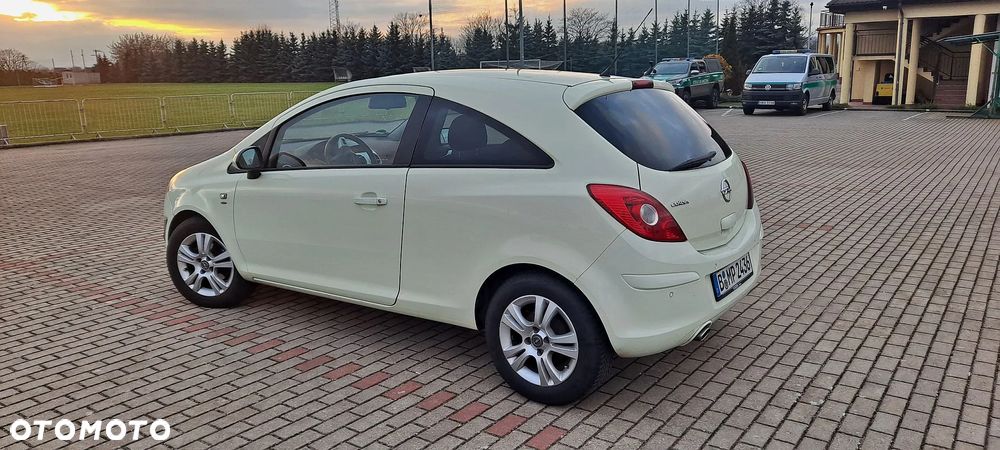 Opel Corsa 1.4 16V Satellite - 5