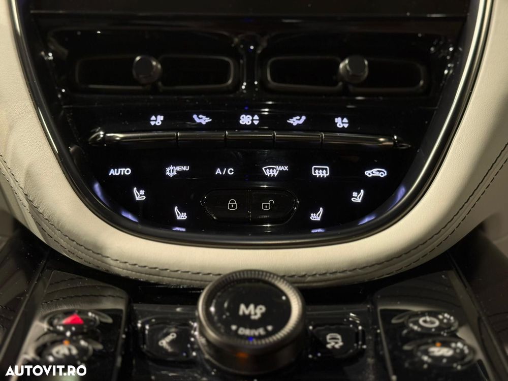 Aston Martin DBX - 31