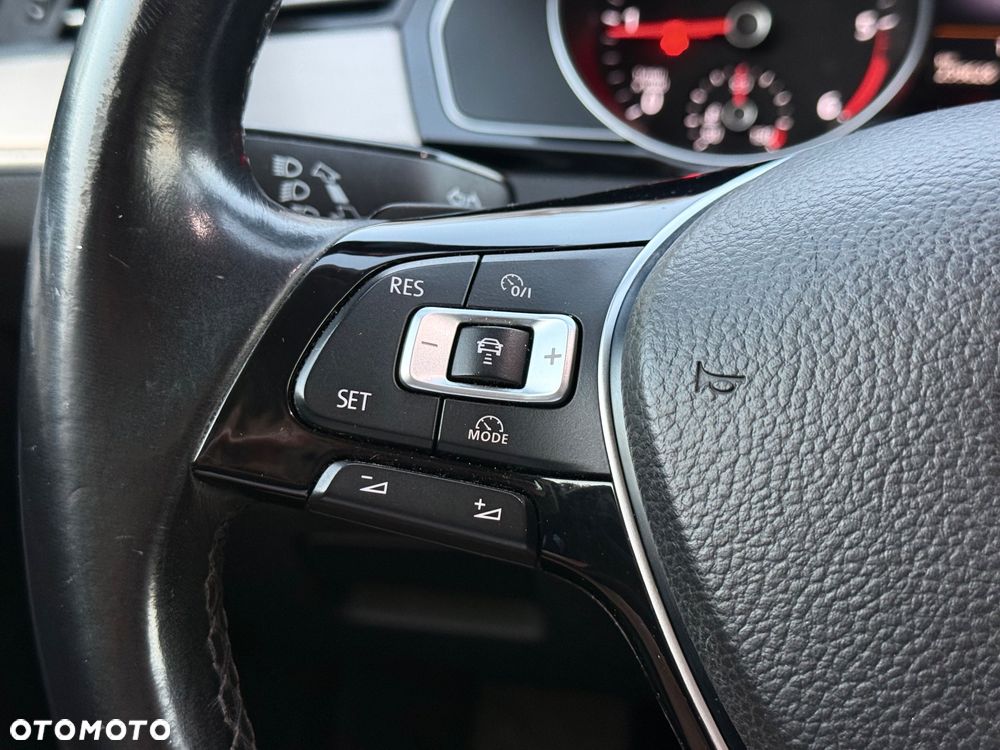 Volkswagen Passat - 12