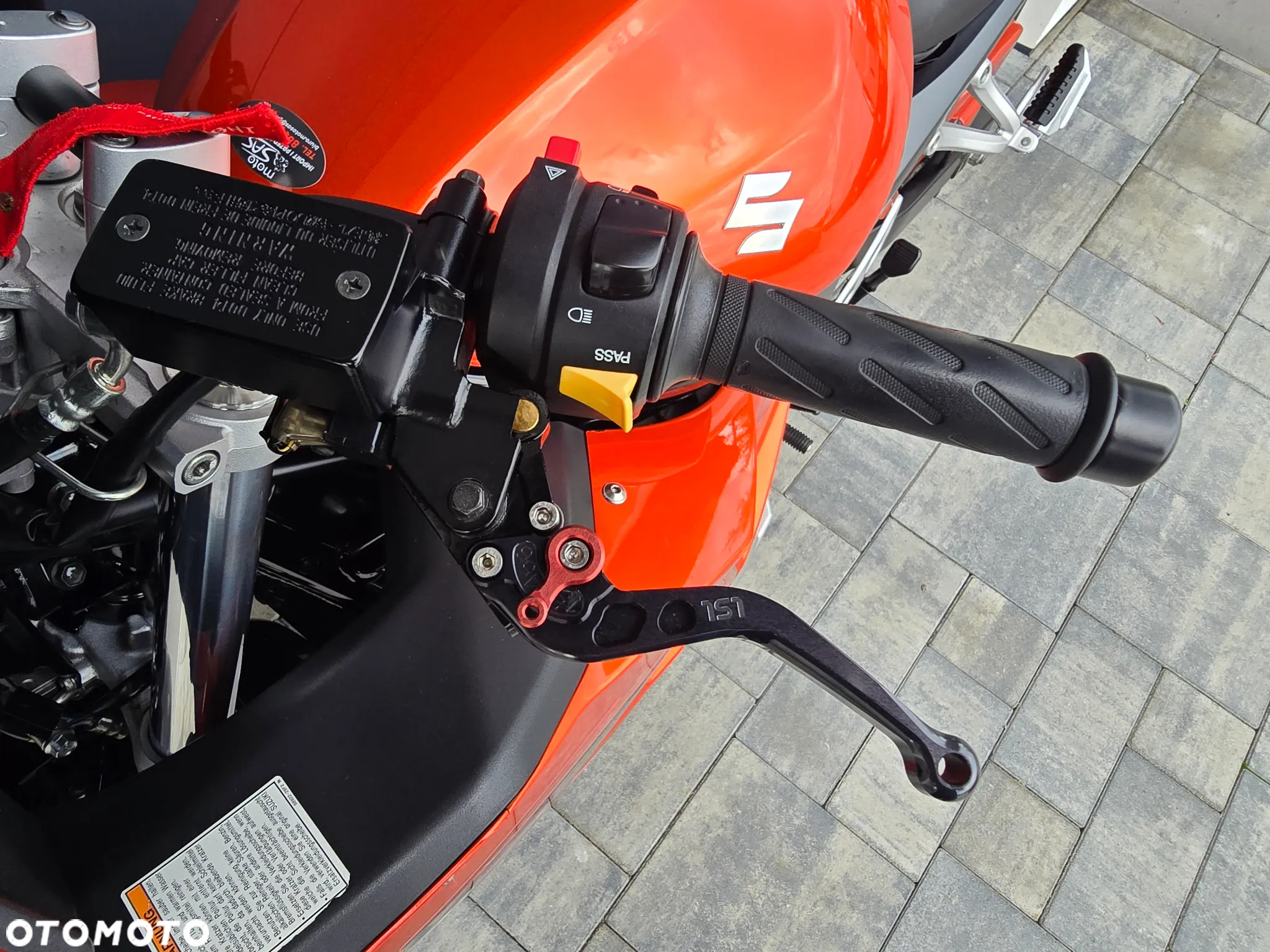 Suzuki GSX - 13
