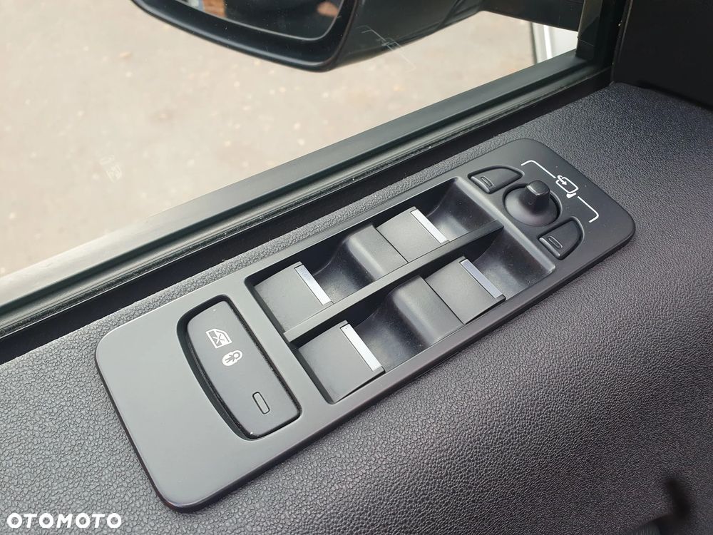 Land Rover Discovery Sport 2.0 D200 mHEV Dynamic SE - 27