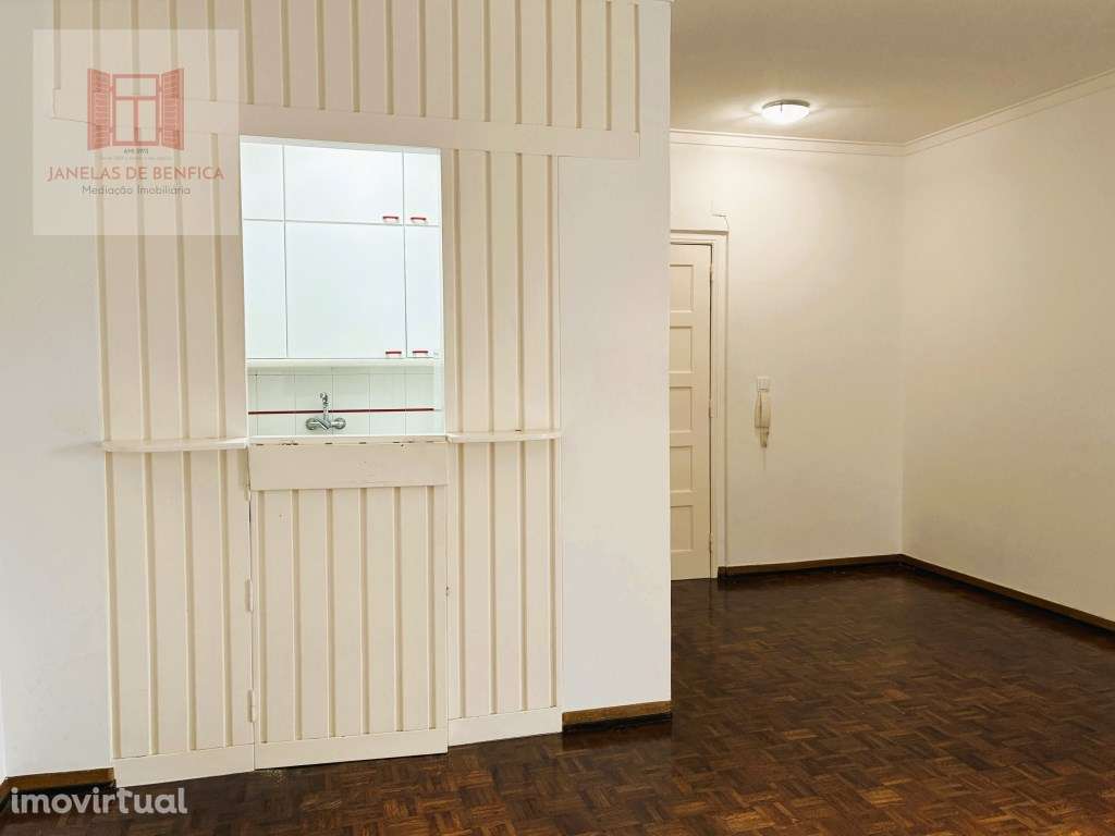 T1 com varanda fechada, R. Mariano Pina - Grande imagem: 2/17