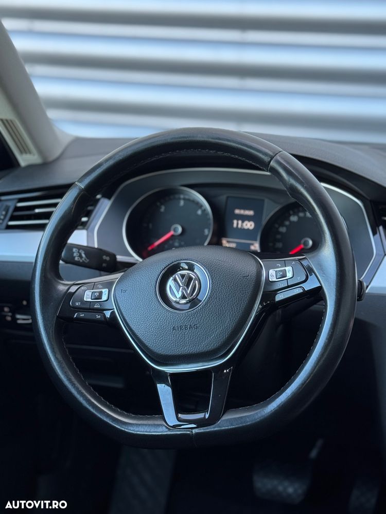 Volkswagen Passat - 13