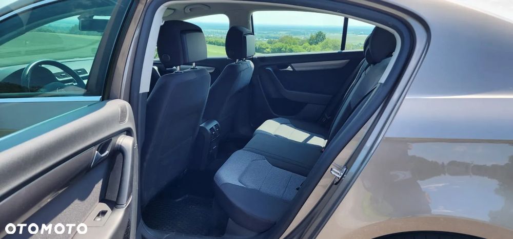 Volkswagen Passat 2.0 TDI DPF Comfortline - 21