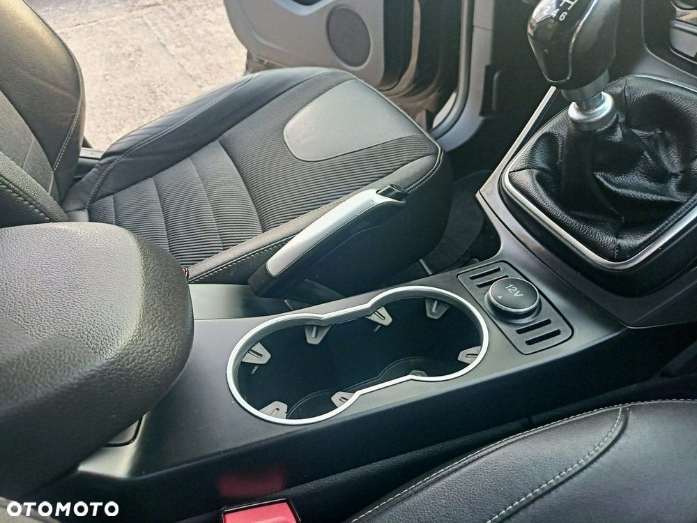 Ford Kuga 1.6 EcoBoost 2x4 Titanium - 35