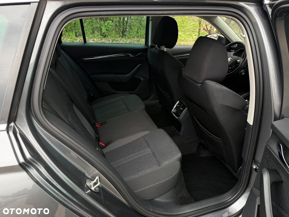 Skoda Octavia 2.0 TDI Style DSG - 22