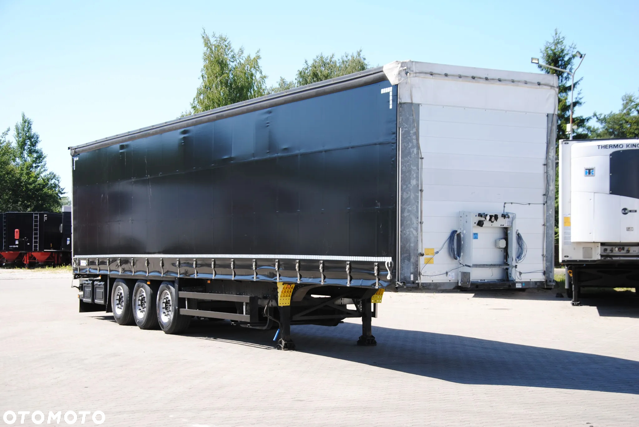 Schmitz Cargobull SCS kurtyna, podnoszona oś - 2