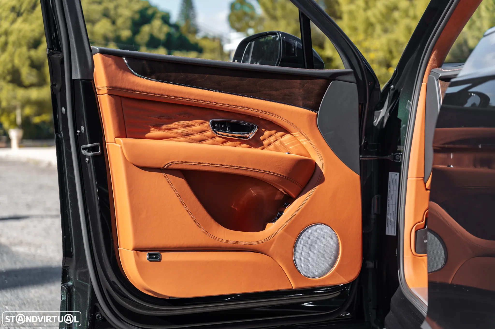 Bentley Bentayga Hybrid Azure - 12