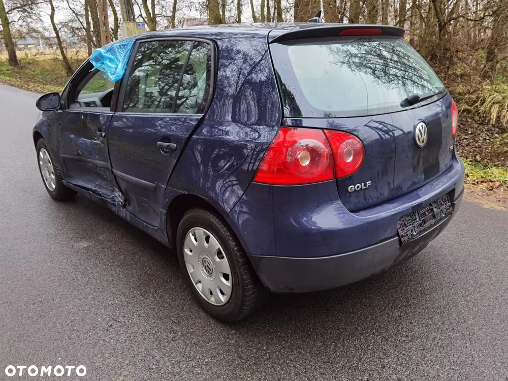 Volkswagen Golf 1.9 TDI DPF Comfortline BlueMotion - 4
