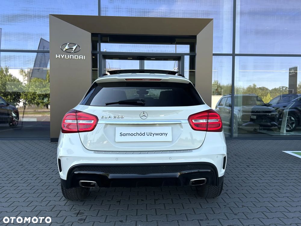 Mercedes-Benz GLA - 9