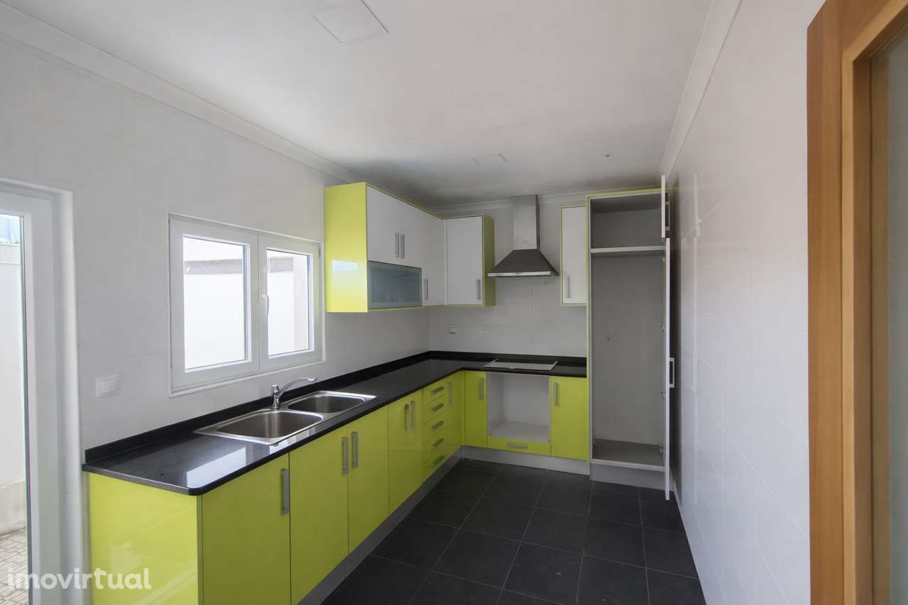 Moradia T2+1 com Sótão e Logradouro Privativo na Ericeira - Grande imagem: 4/26