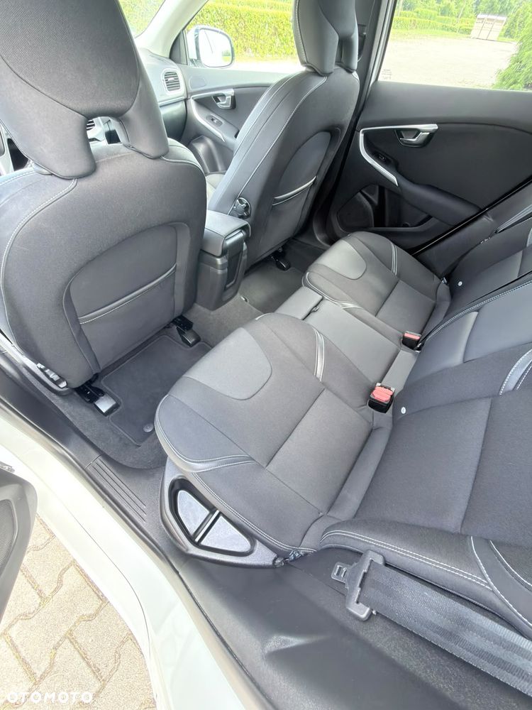 Volvo V40 T3 R-Design Momentum - 33