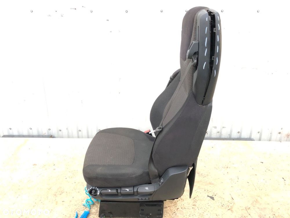 FOTEL LEWY PRZÓD  DAF XF 2012 - 2022 FT 460 - 3