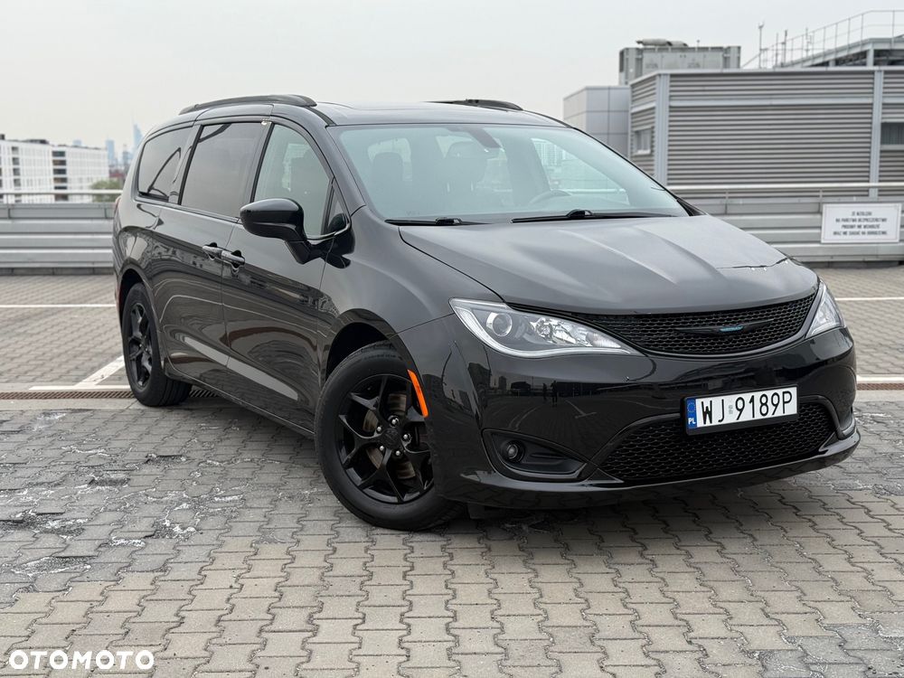 Chrysler Pacifica - 4