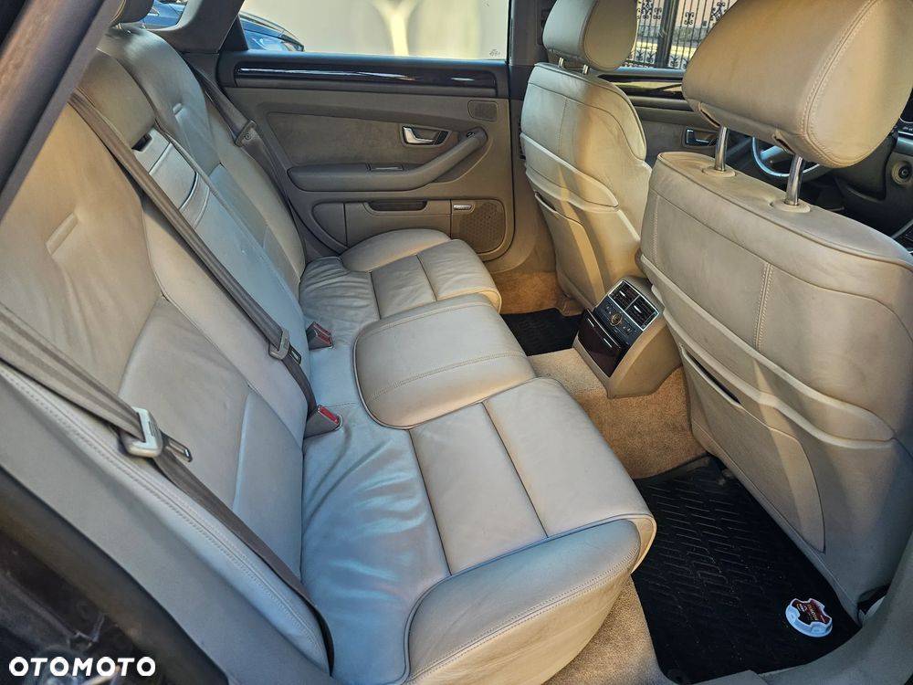 Audi A8 4.2 Quattro - 10