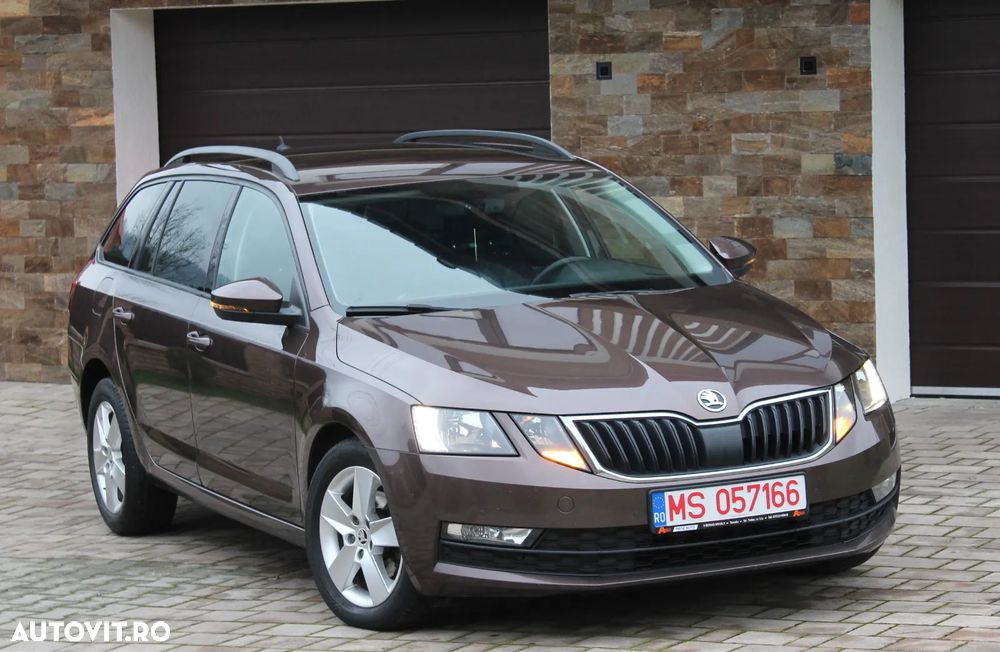 Skoda Octavia 1.6 TDI DSG Ambition - 2